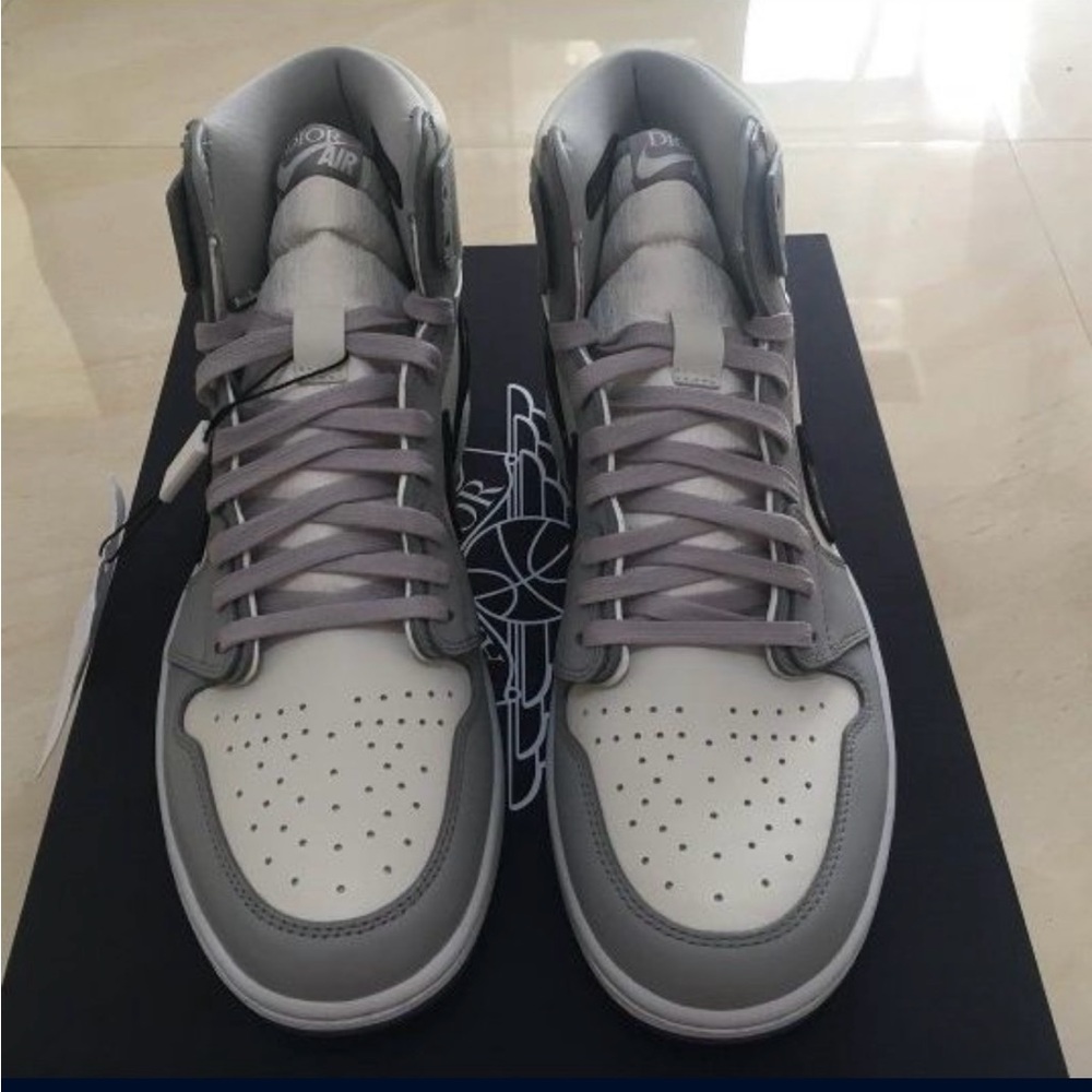Jordan Men's Gray and White Sneakers